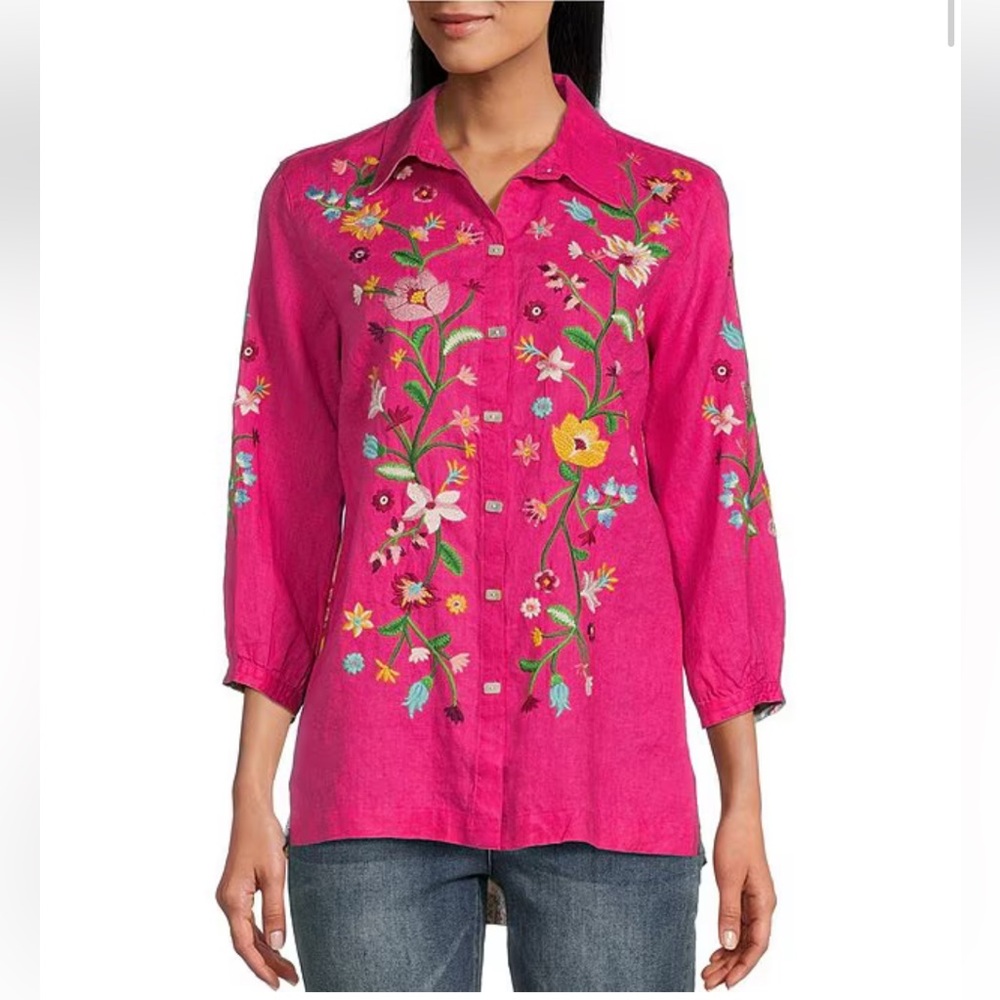 John Mark
Plus size Embroidered Point Collar 3/4 Sleeve Button Front Tunic